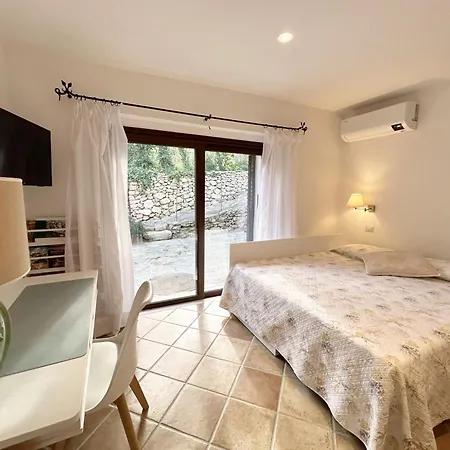 La Marina 5&1, Emma Villa *