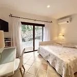 La Marina 5&1, Emma Villa *