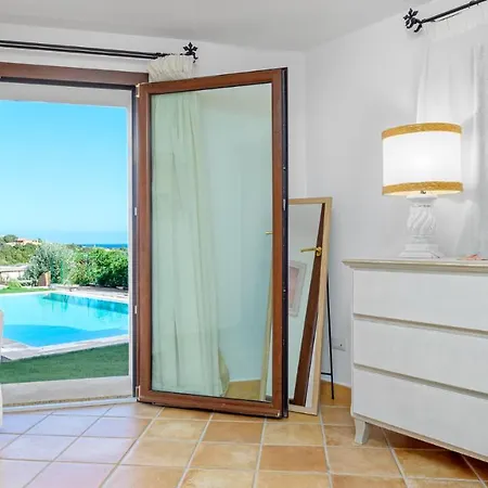 La Marina 5&1, Emma Villa *